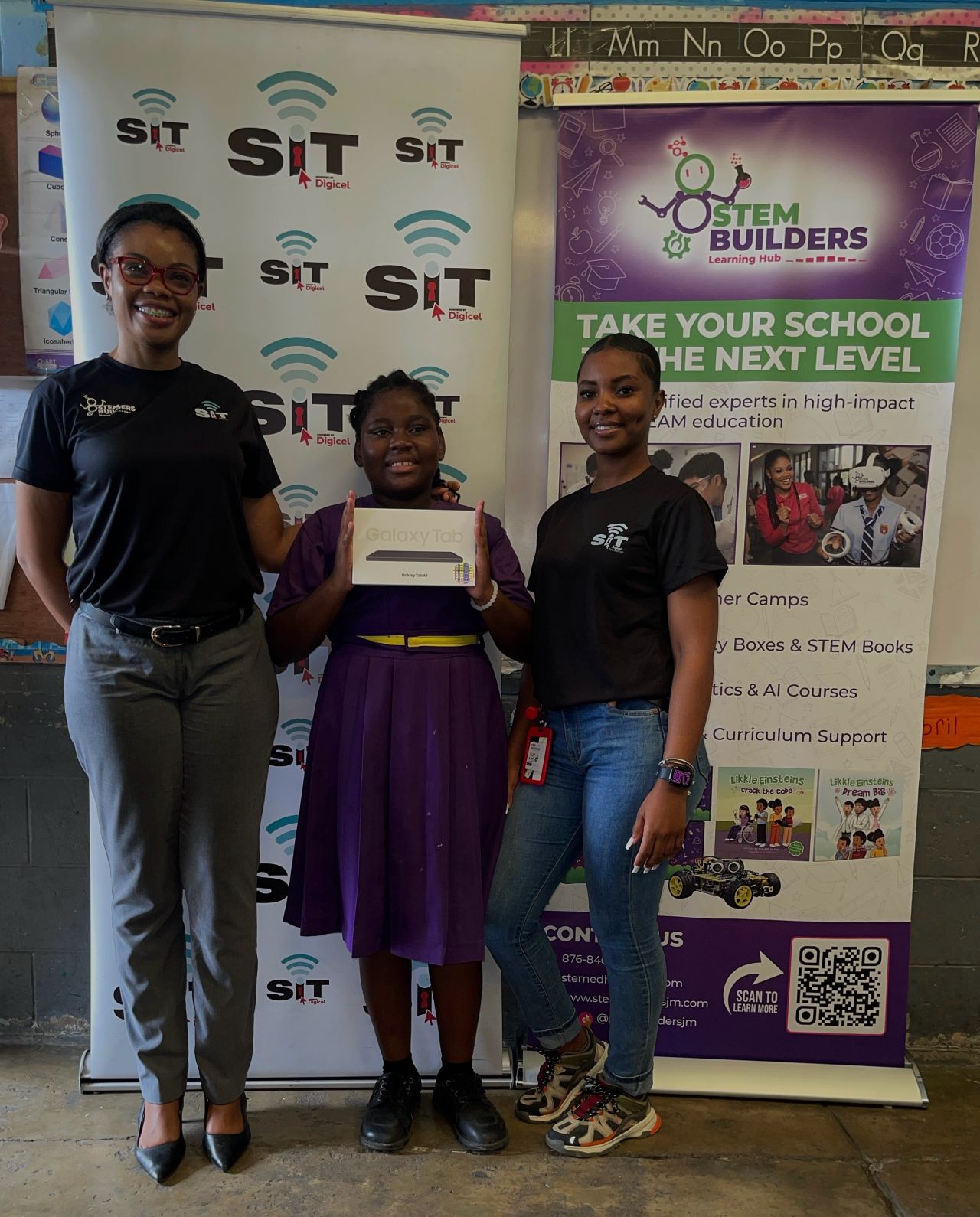 Ronique at Free Hill Primary School with the STEM Builders and SIT teams